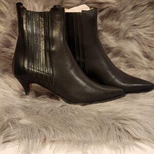 Black Heeled Boots with Pointed Toe and Kitten Heel